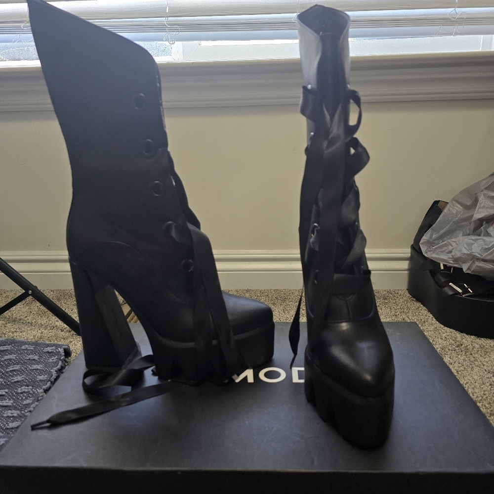 DOLLS KILL Lamoda Black Lace Up PU Leather Platform Lug Sole Boots